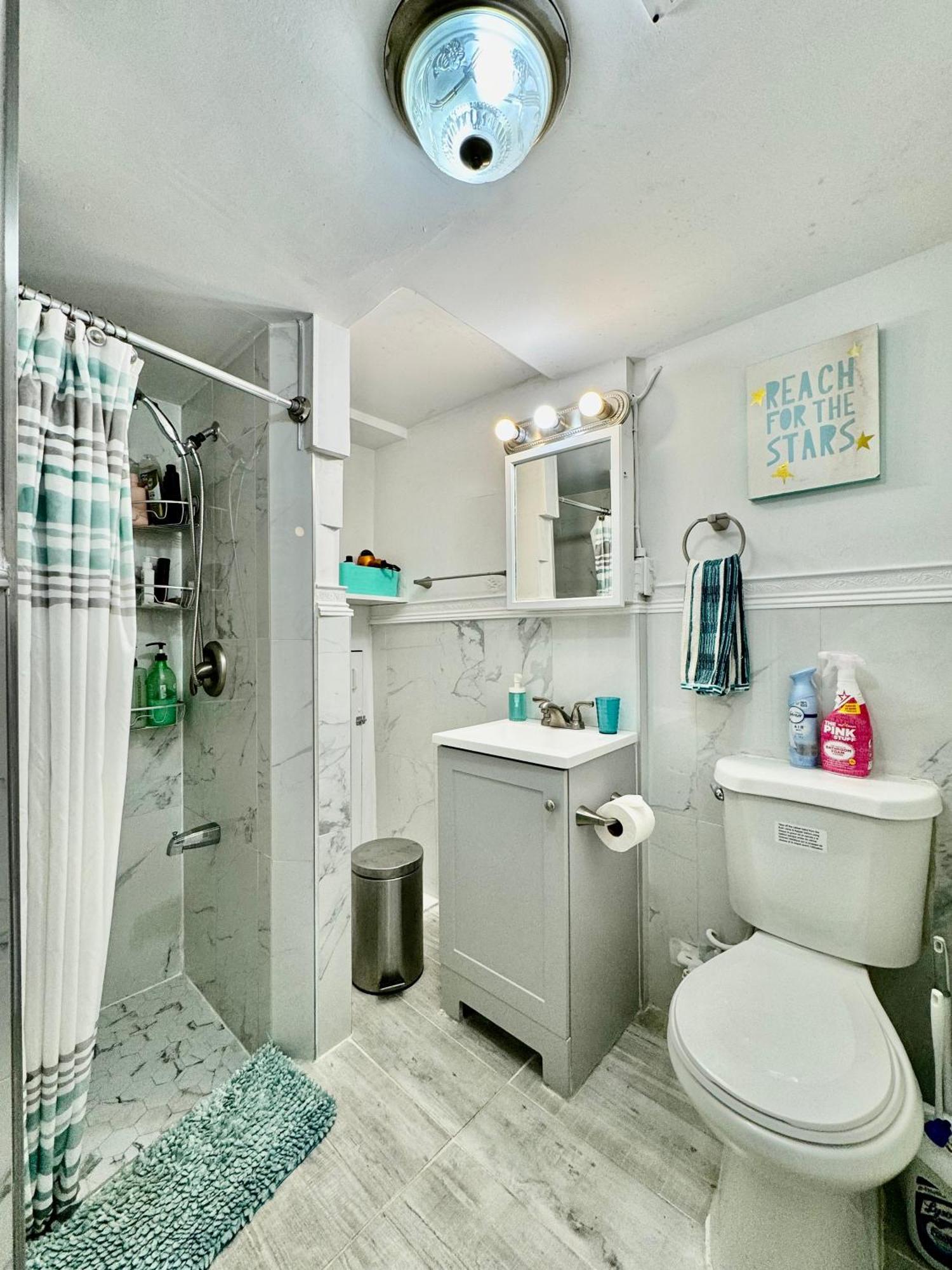 Tiny Private Room On The 1St Floor With Shared Bathroom Near Seatac Airport And Downtown Seattle Extérieur photo
