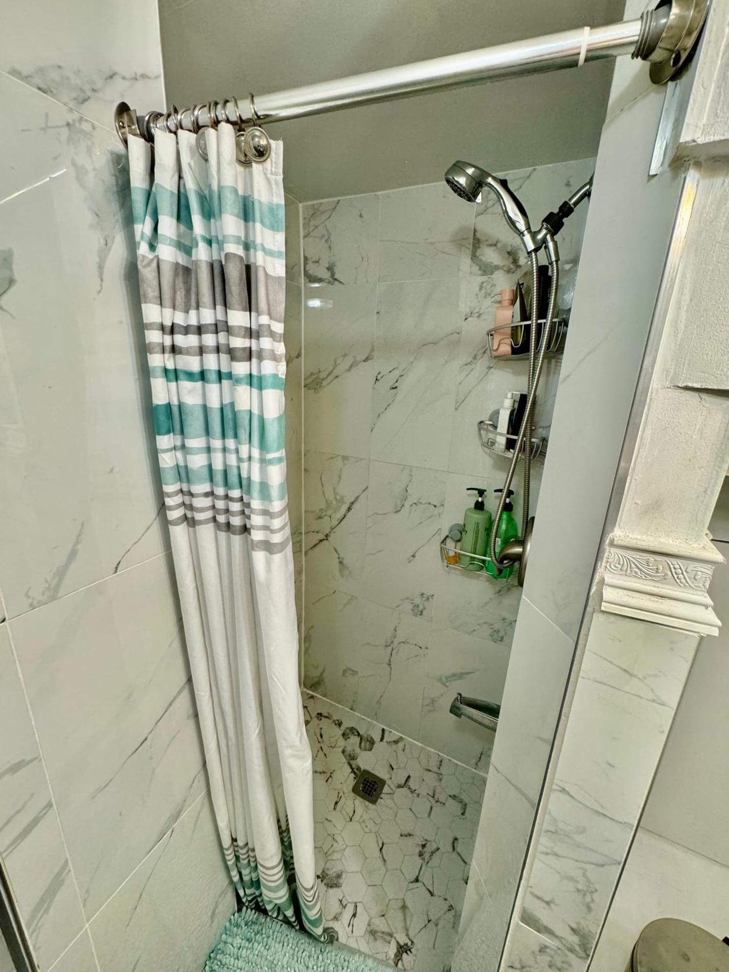 Tiny Private Room On The 1St Floor With Shared Bathroom Near Seatac Airport And Downtown Seattle Extérieur photo