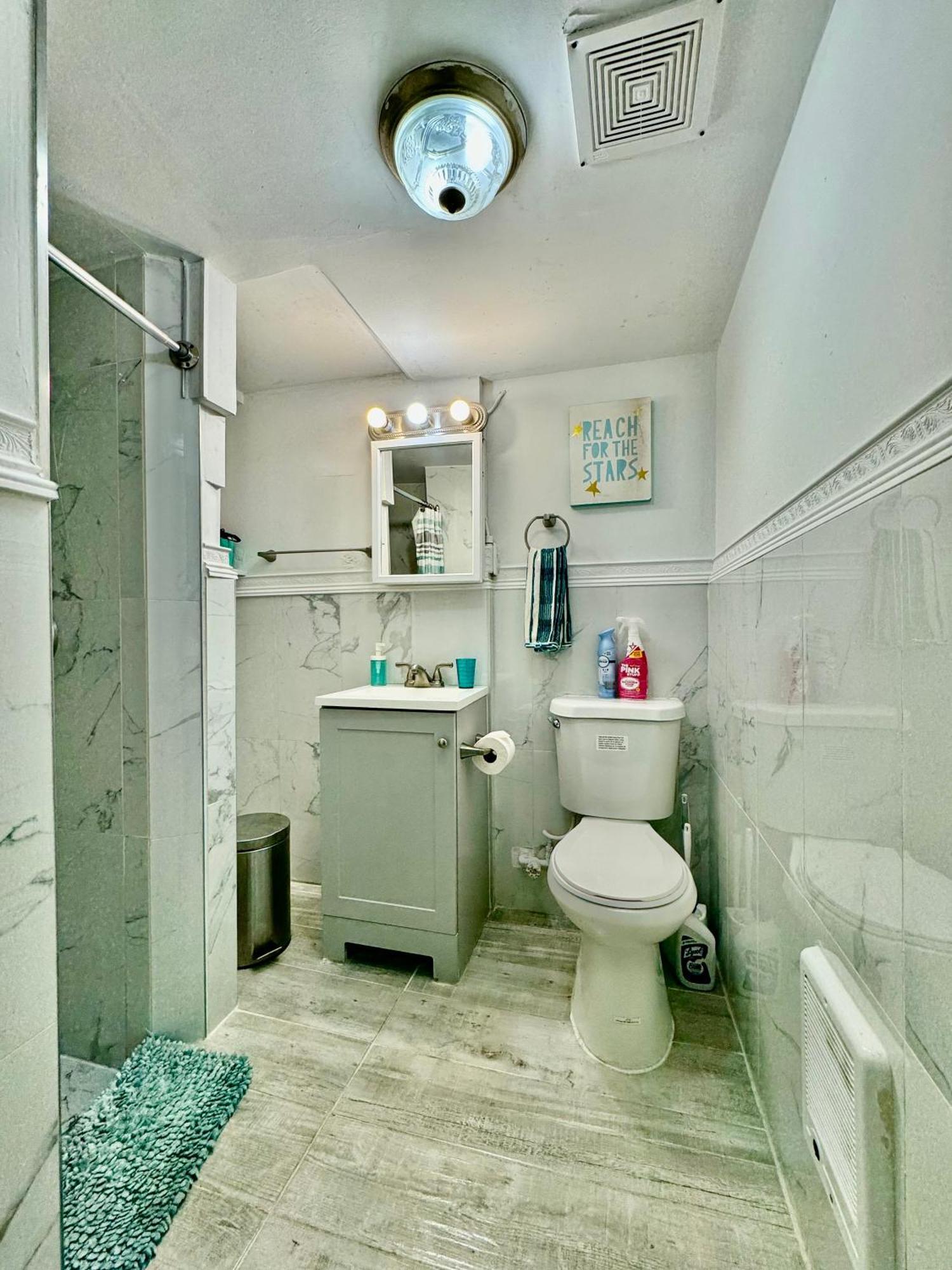 Tiny Private Room On The 1St Floor With Shared Bathroom Near Seatac Airport And Downtown Seattle Extérieur photo