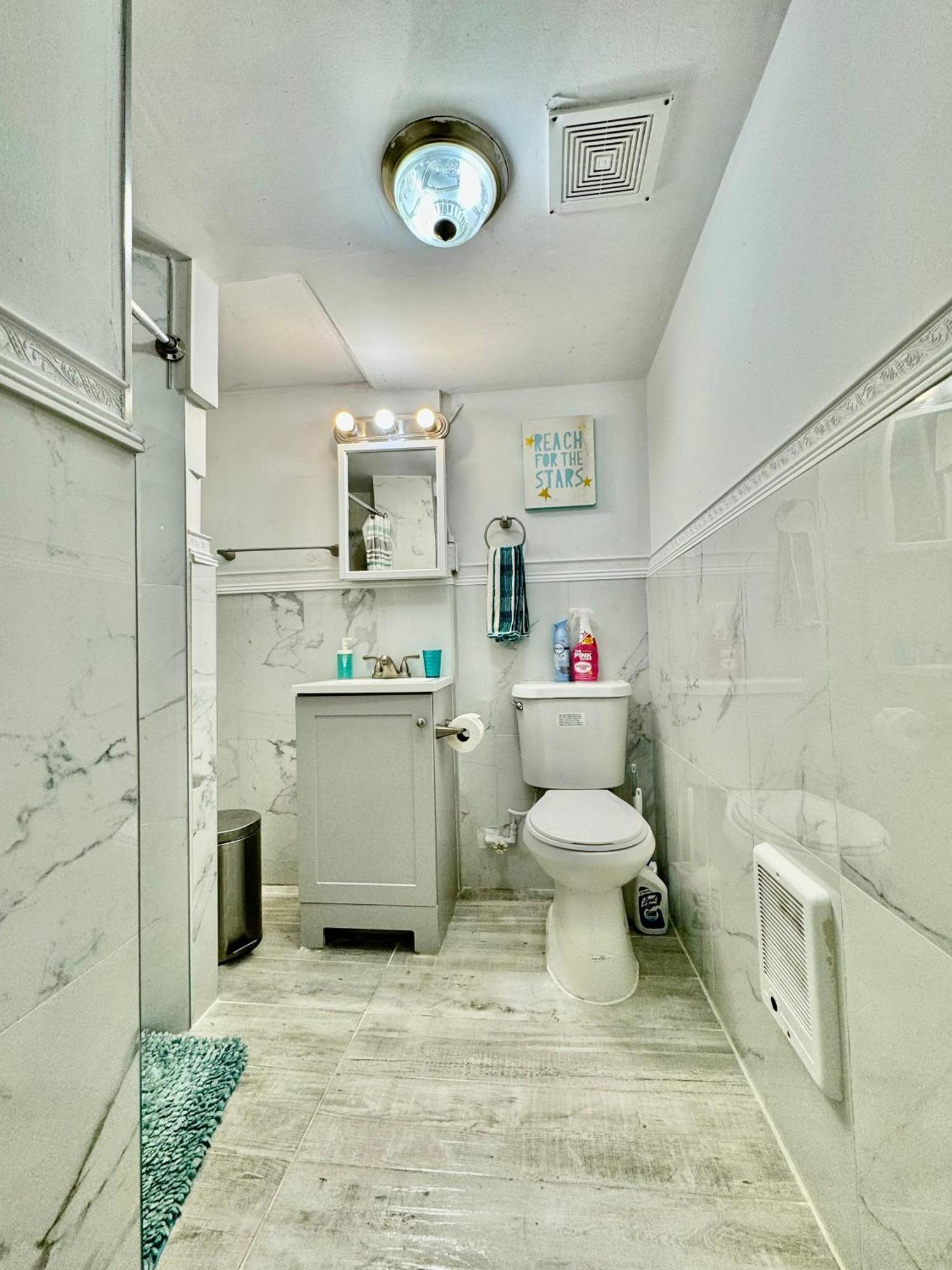 Tiny Private Room On The 1St Floor With Shared Bathroom Near Seatac Airport And Downtown Seattle Extérieur photo