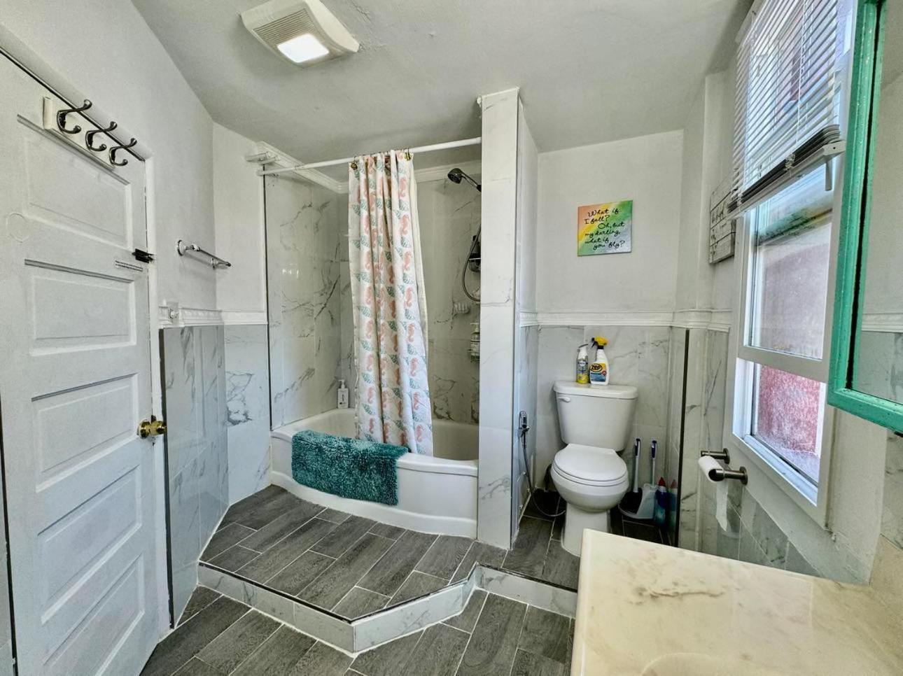 Tiny Private Room On The 1St Floor With Shared Bathroom Near Seatac Airport And Downtown Seattle Extérieur photo