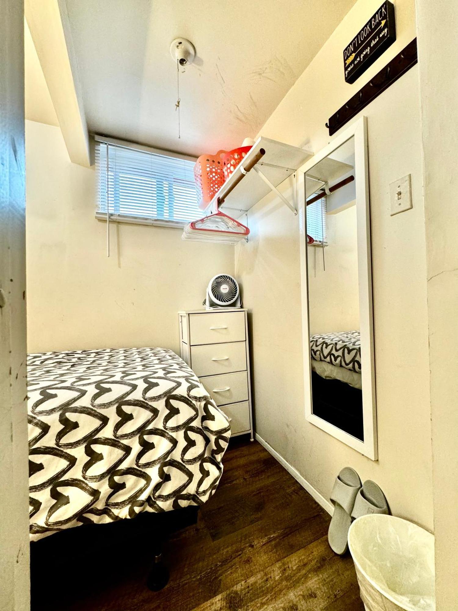 Tiny Private Room On The 1St Floor With Shared Bathroom Near Seatac Airport And Downtown Seattle Extérieur photo