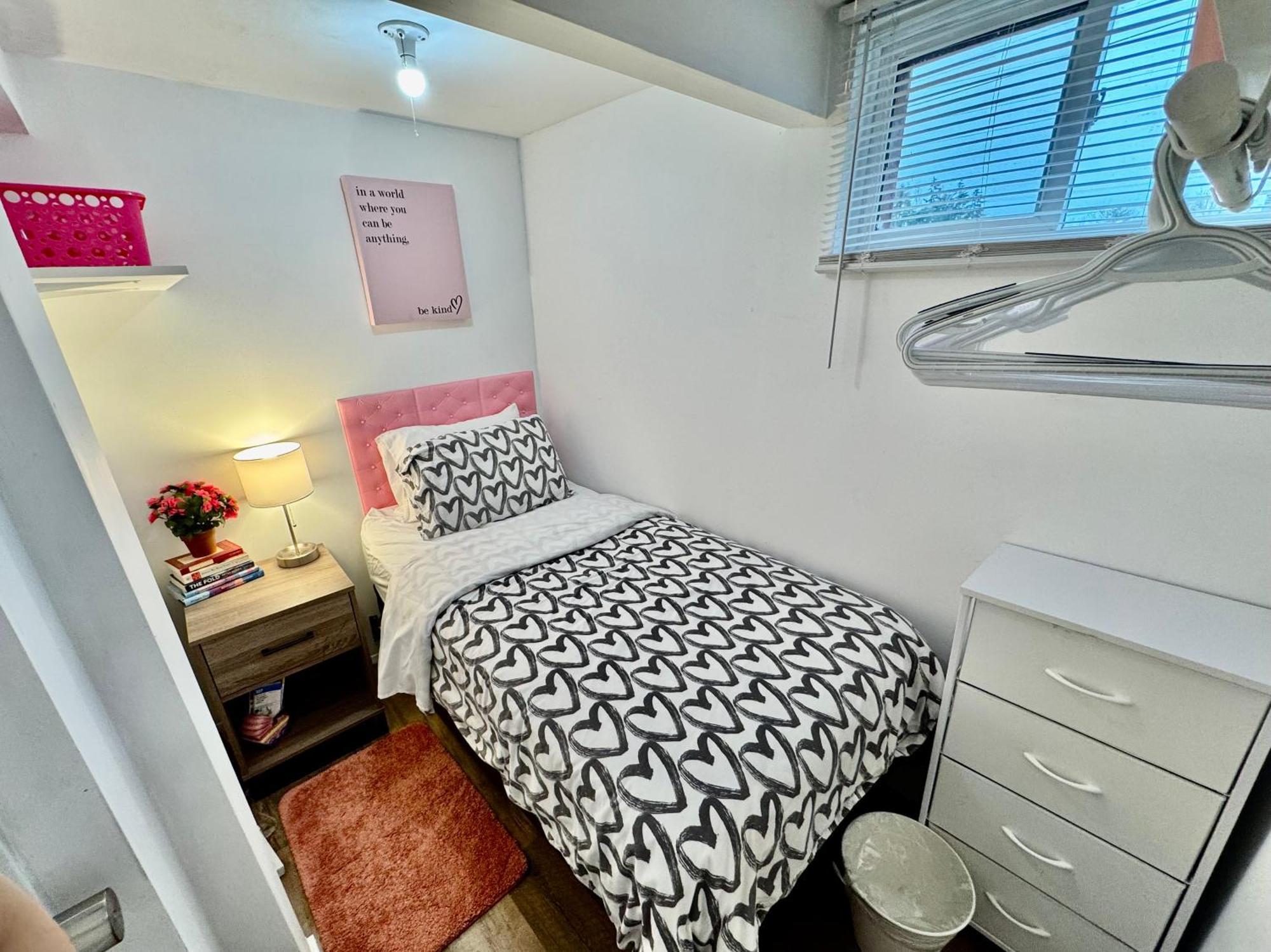 Tiny Private Room On The 1St Floor With Shared Bathroom Near Seatac Airport And Downtown Seattle Extérieur photo