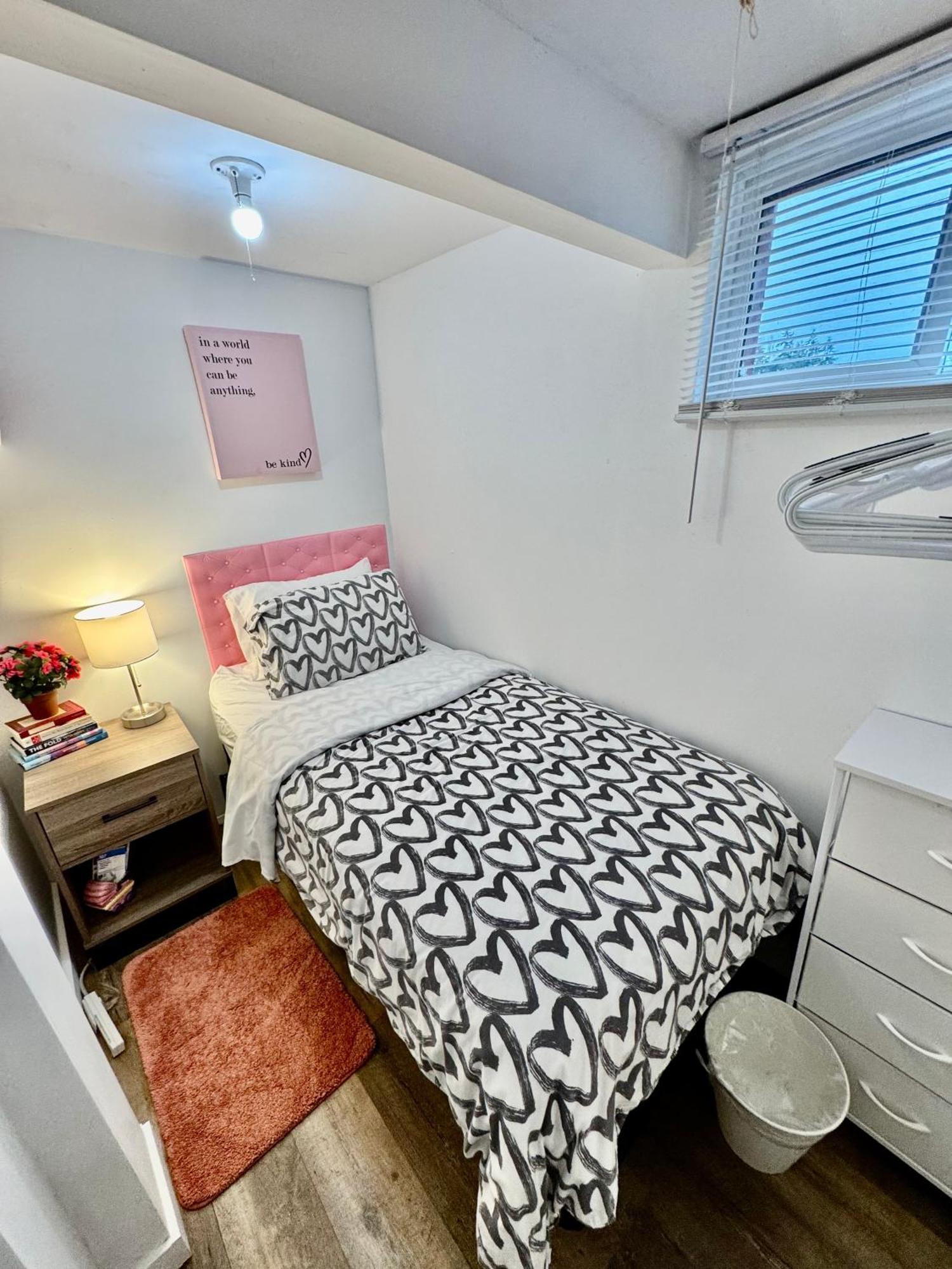 Tiny Private Room On The 1St Floor With Shared Bathroom Near Seatac Airport And Downtown Seattle Extérieur photo